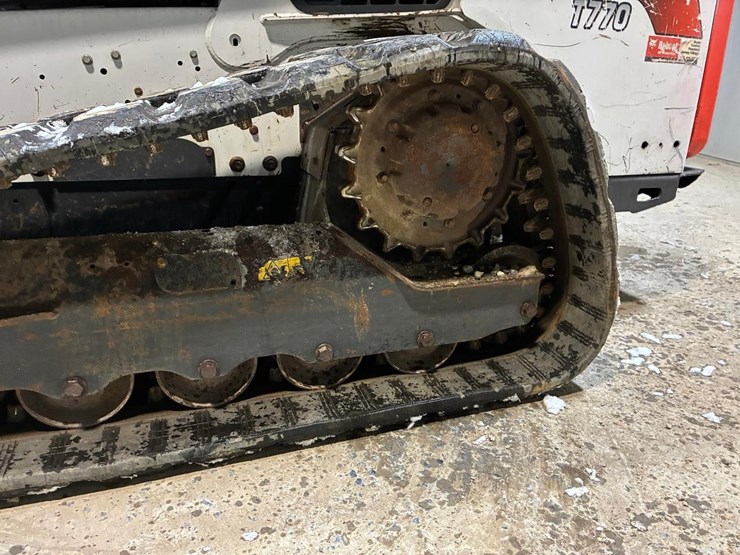 2022-bobcat-t770-image-17