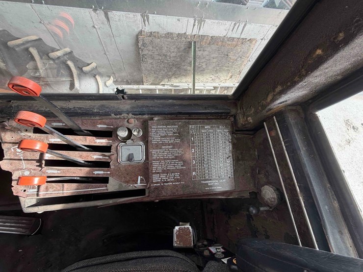 1979-versatile-835-image-42