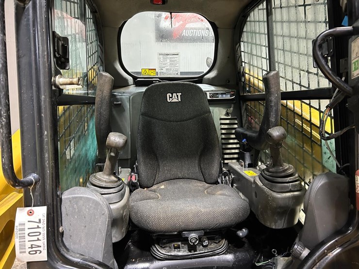 2016-caterpillar-246d-image-17