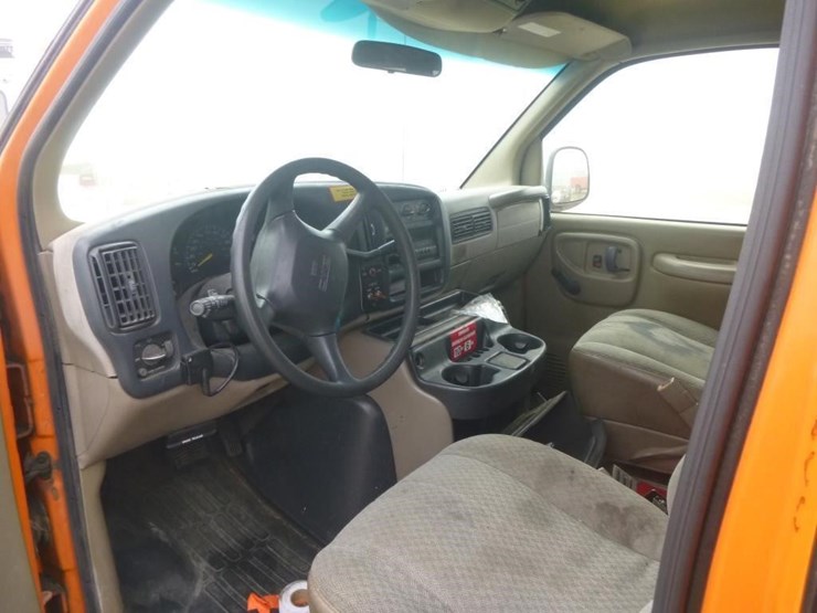 2000-gmc-3500-image-15