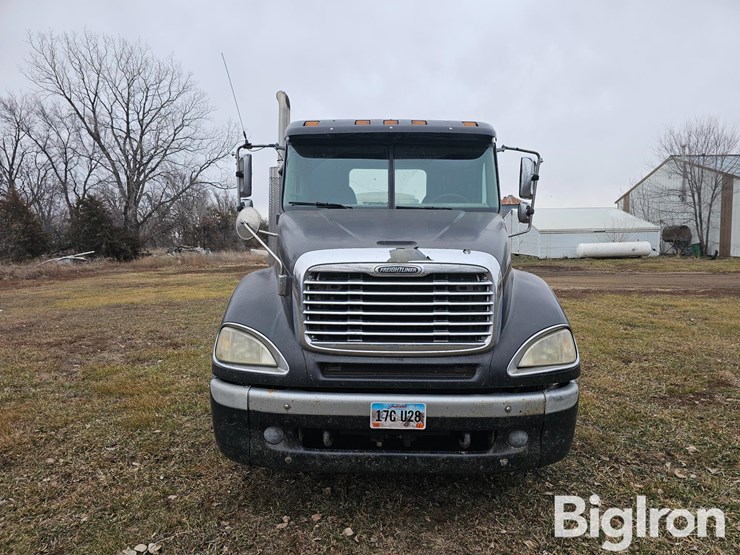 2003-freightliner-columbia-120-image-2