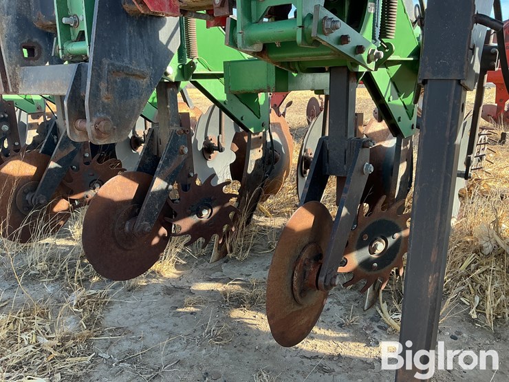 schlagel-8r30-strip-till-image-12