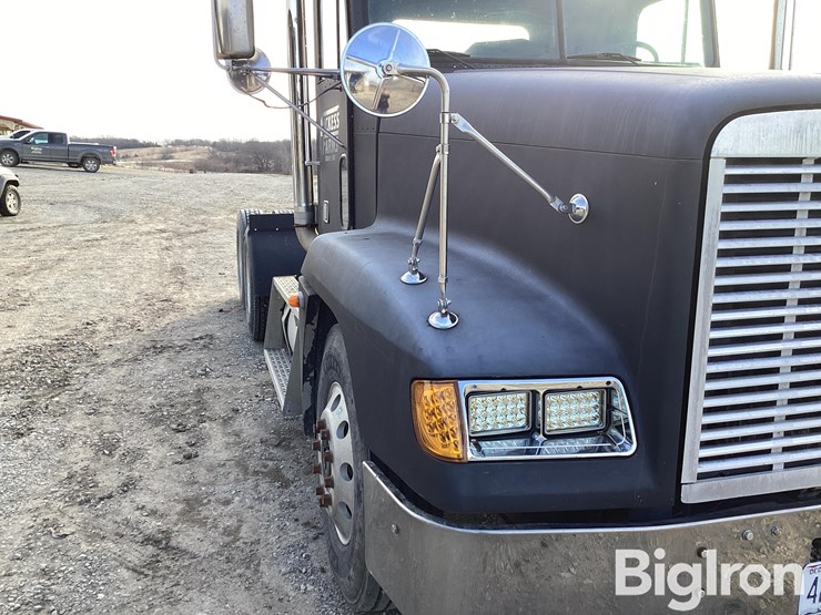 2000-freightliner-fld120-image-14