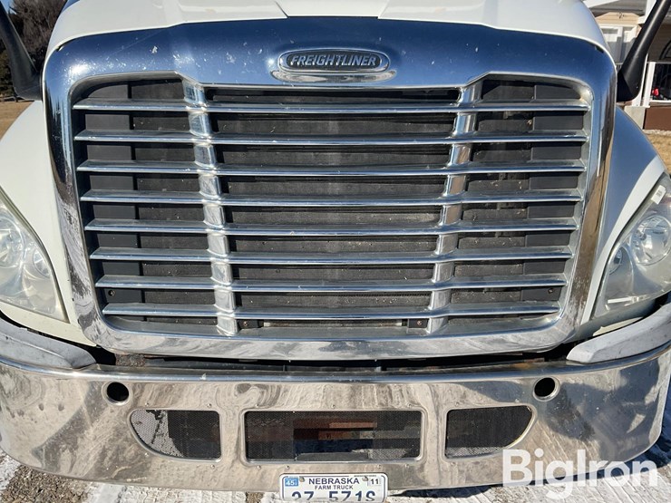 2012-freightliner-cascadia-125-image-10