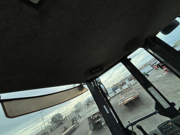 2005-deere-624j-image-46