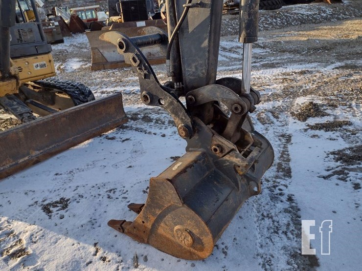 2013-deere-35d-image-17