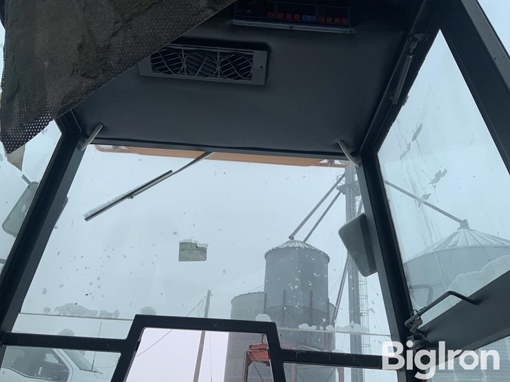 valmet-tractor-cab-&-hood-image-10