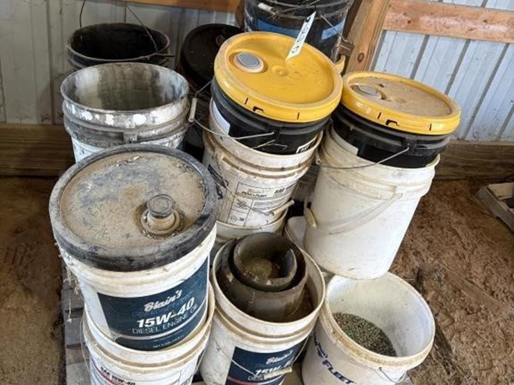 empty-pails-&-other-pails-with-misc-contents-image-2