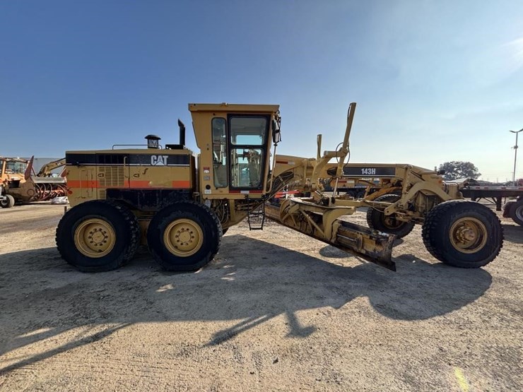 2005-caterpillar-143h-image-7