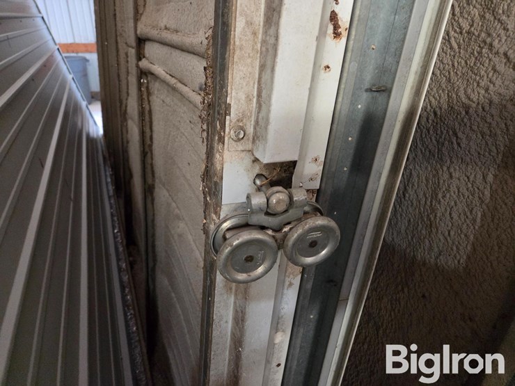 insulated-sliding-barn-doors-image-15