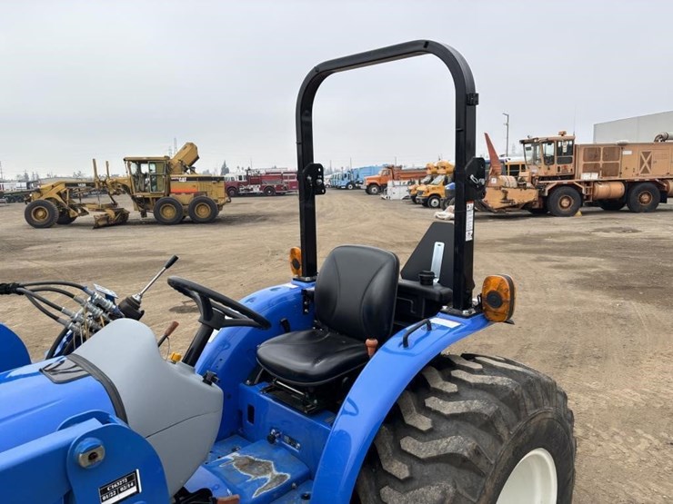 2021-new-holland-workmaster-25-image-23