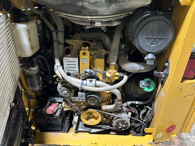 2016-caterpillar-246d-image-14