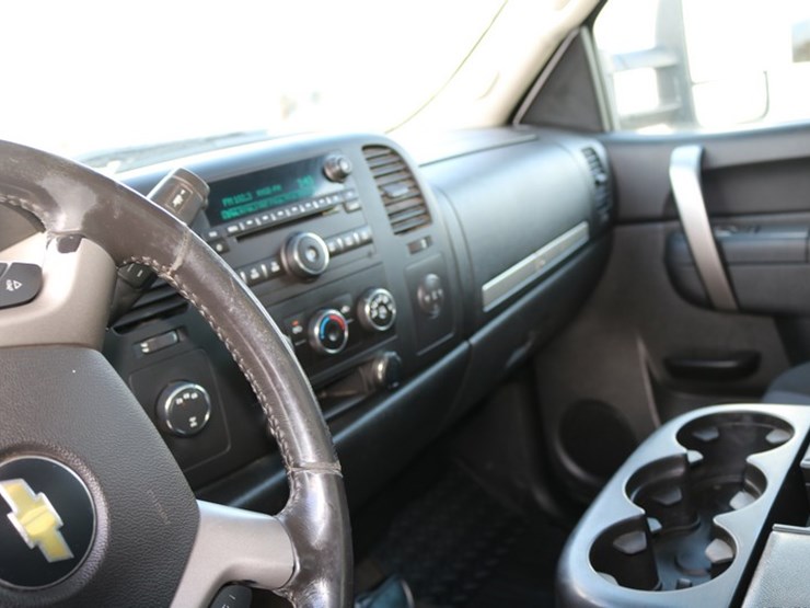 2013-chevrolet-3500-image-11