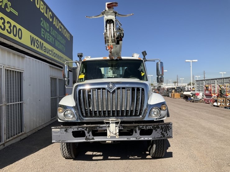 2009-international-7400-image-3