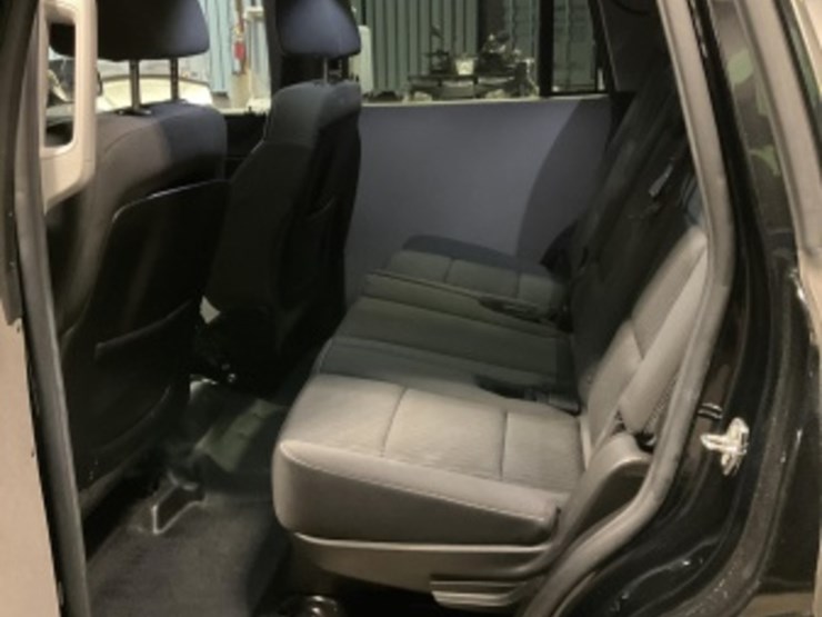 2015-chevrolet-tahoe-image-25