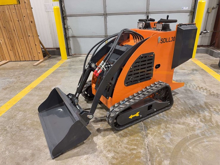 2025-sdlanch-sdll30-mini-skid-steer-image-1