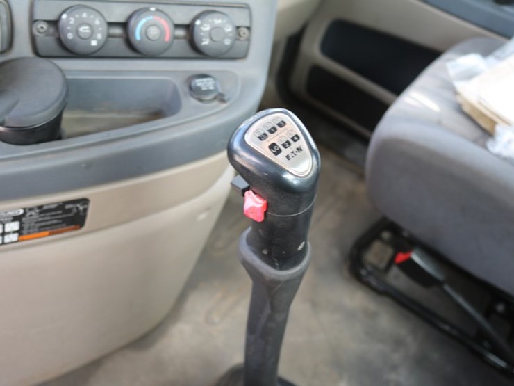 #4108-•-2018-freightliner-cascadia-semi-tractor-image-14