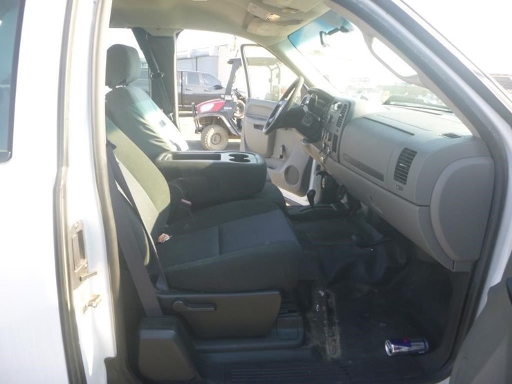 2011-chevrolet-2500-image-12