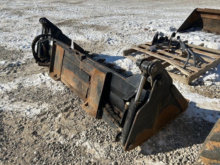 caterpillar-80-image-6