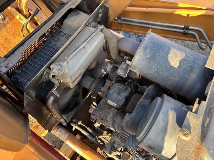 2011-case-570m-xt-image-44