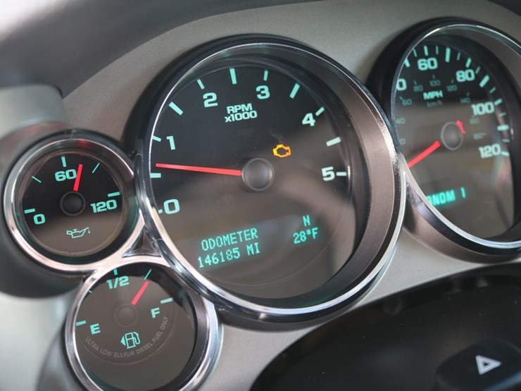 2013-chevrolet-3500-image-10