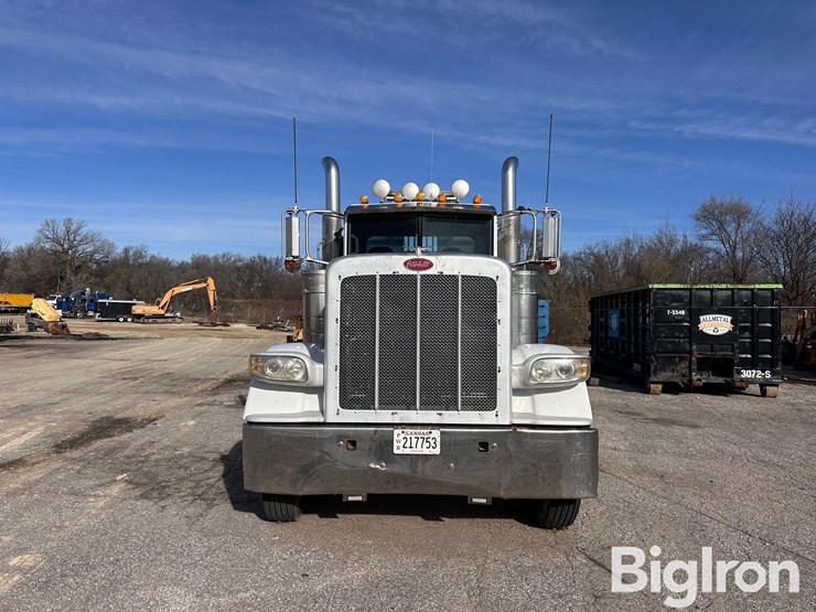 2009-peterbilt-389-image-2