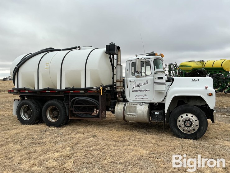 1985-mack-r688st-image-4