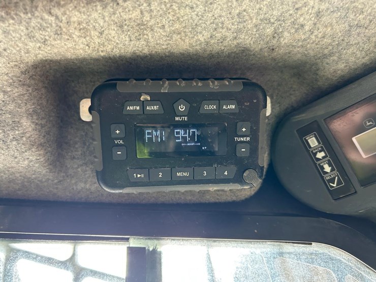 2023-deere-325g-image-26