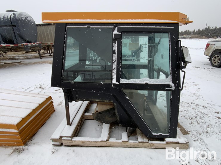 valmet-tractor-cab-&-hood-image-4