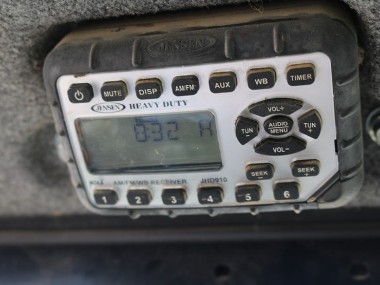 new-holland-l220-image-12