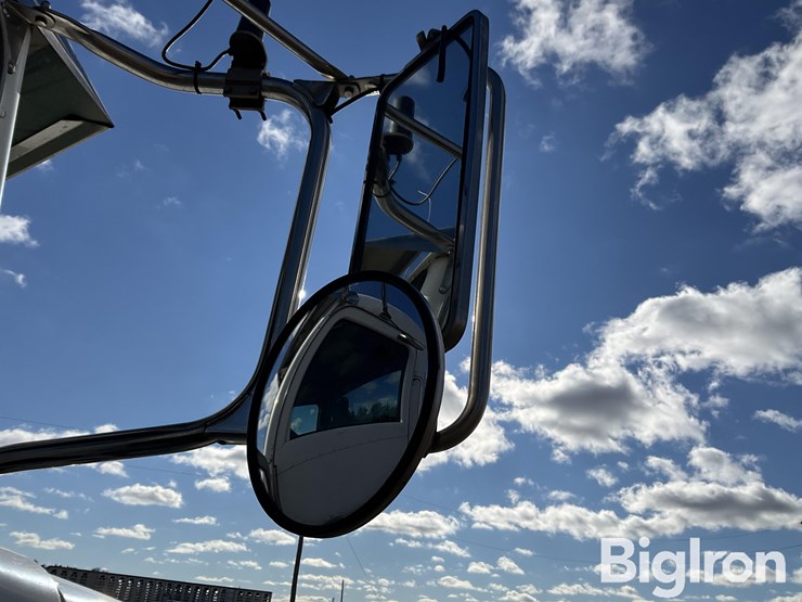 2005-peterbilt-385-image-14