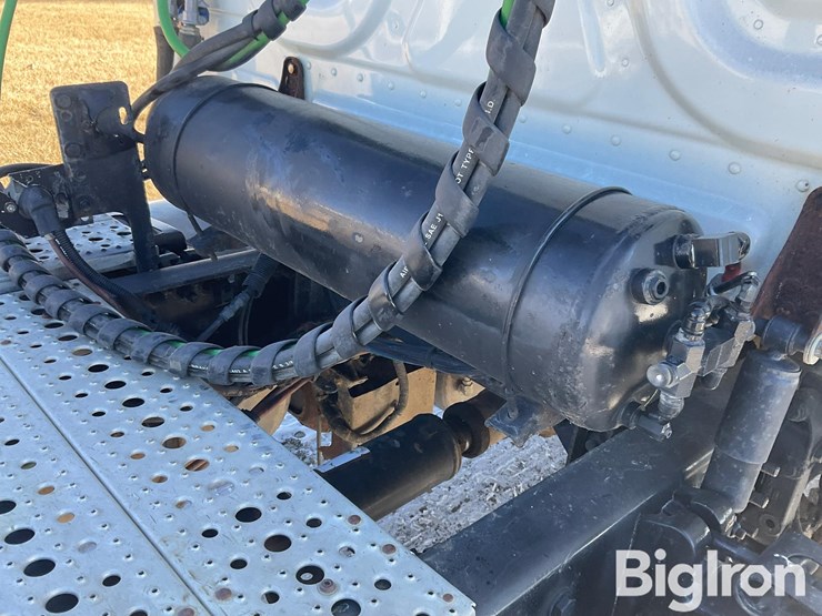 2012-freightliner-cascadia-125-image-18