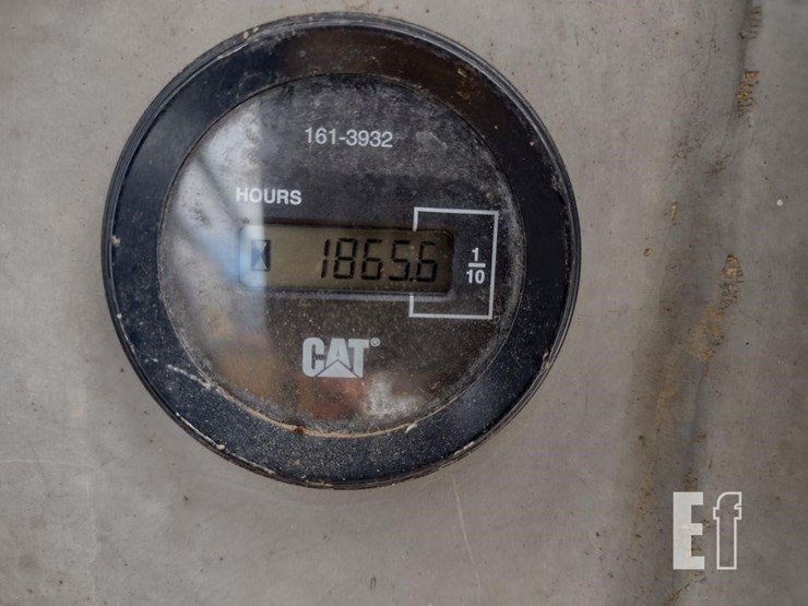 2005-caterpillar-d4g-xl-image-6