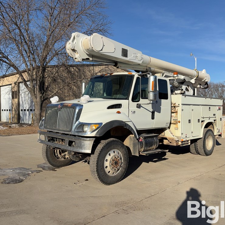 2005 INTERNATIONAL 7400