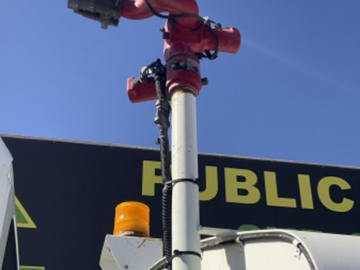 2010-international-7600-image-16