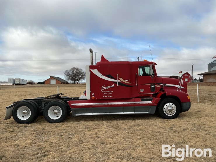 1995-freightliner-fld112-image-3