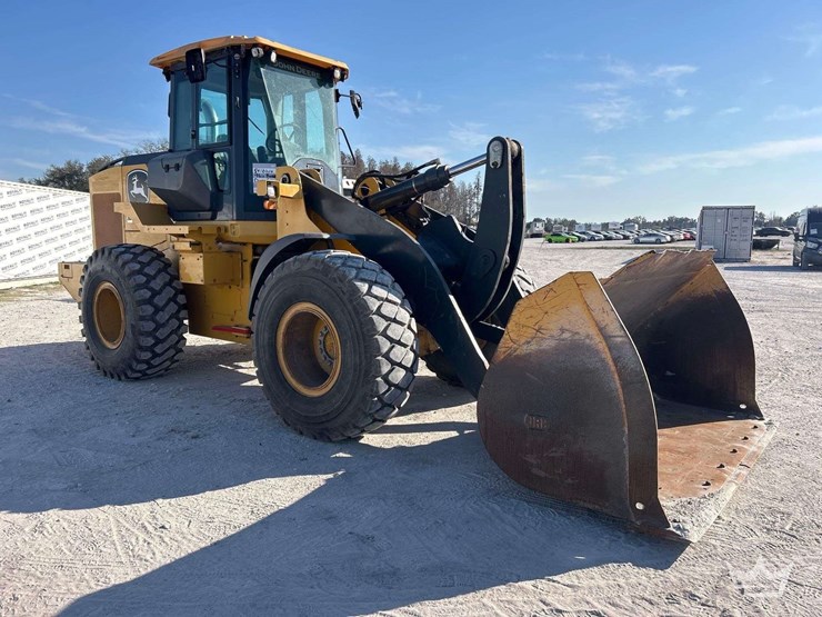 2020-john-deere-624l-articulated-wheel-loader-image-2