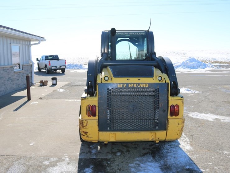 new-holland-l220-image-3