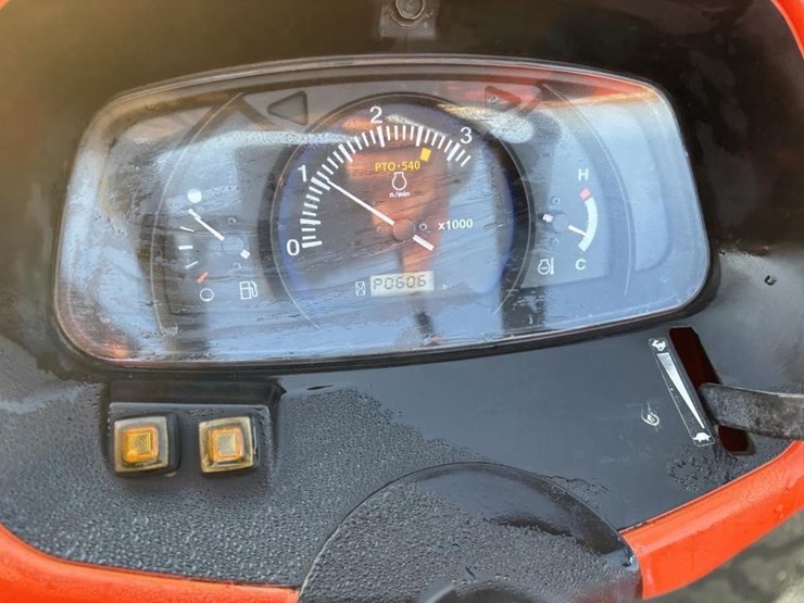 2017-kubota-l4701d-image-23