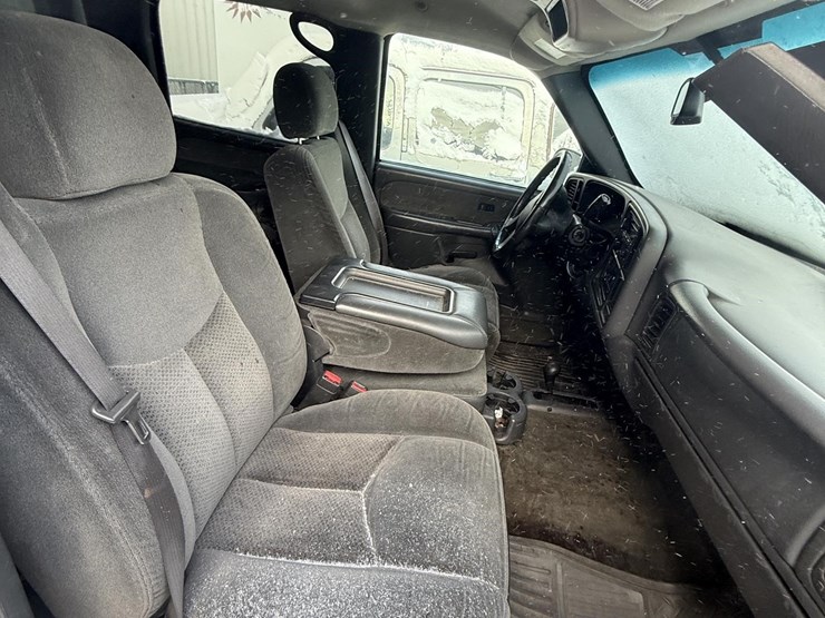 2003-chevrolet-silverado-2500-image-25