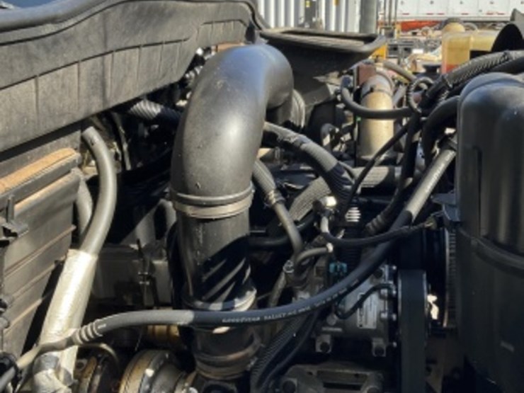 2009-international-7400-image-23