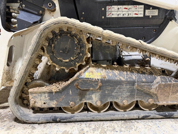 2020-bobcat-t64-image-17
