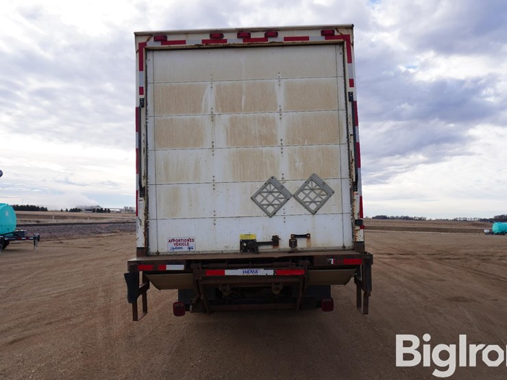 2008-peterbilt-335-image-6