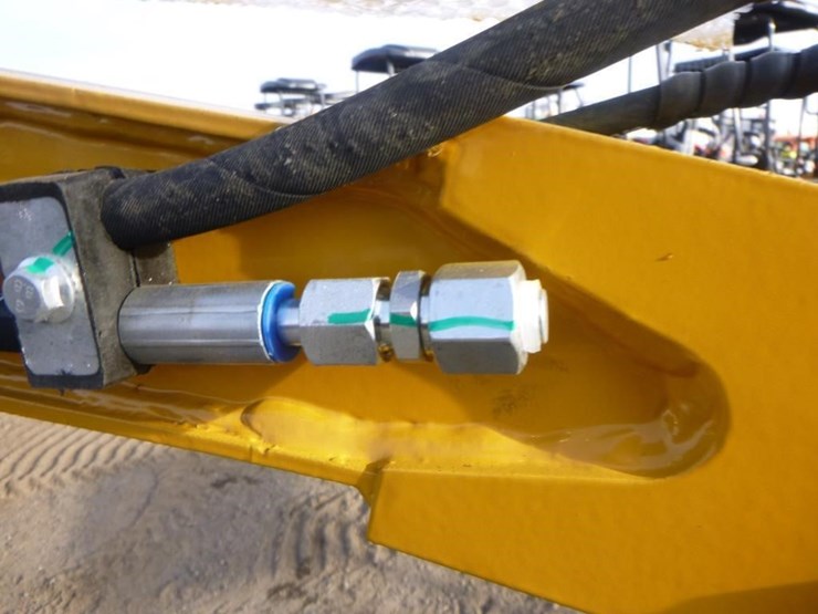 2025-agt-mx20r-hydraulic-excavator-image-13