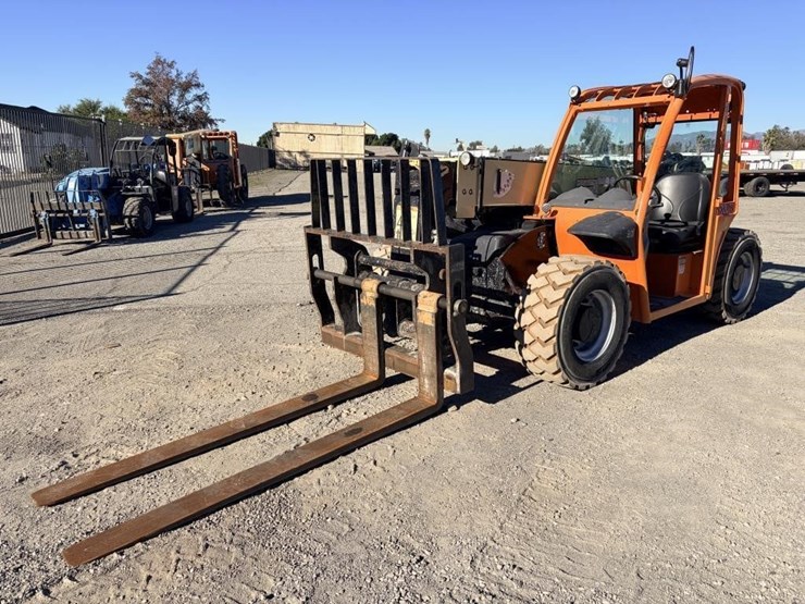 2015-jlg-g5-18a-image-1