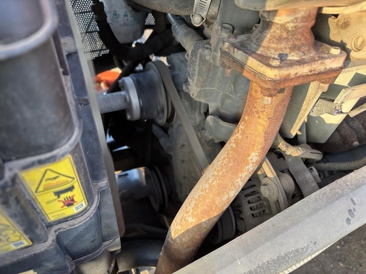 2017-kubota-l4701d-image-34