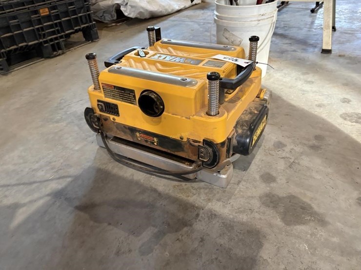 dewalt-13"-thickness-planer-image-4