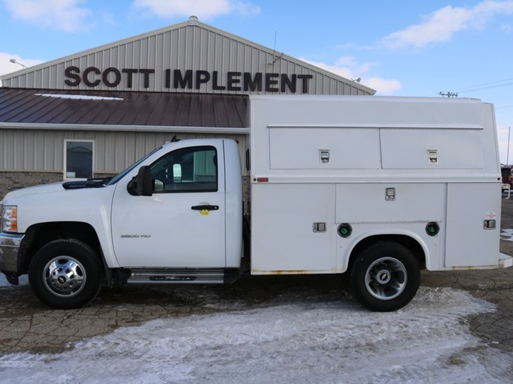 2013-chevrolet-3500-image-1