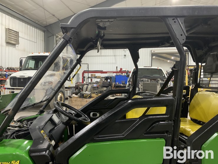 2019-john-deere-gator-image-19