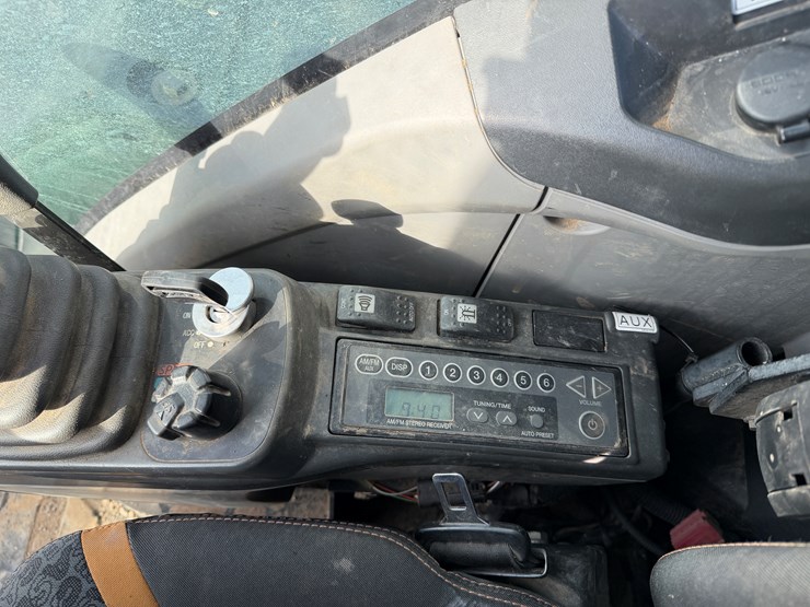 2019-case-cx80c-image-23